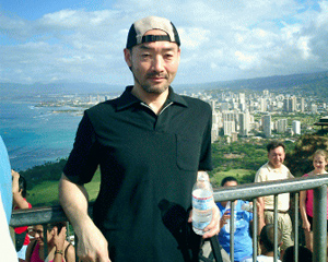 ダイヤモンドヘッド山頂からワイキキを望む